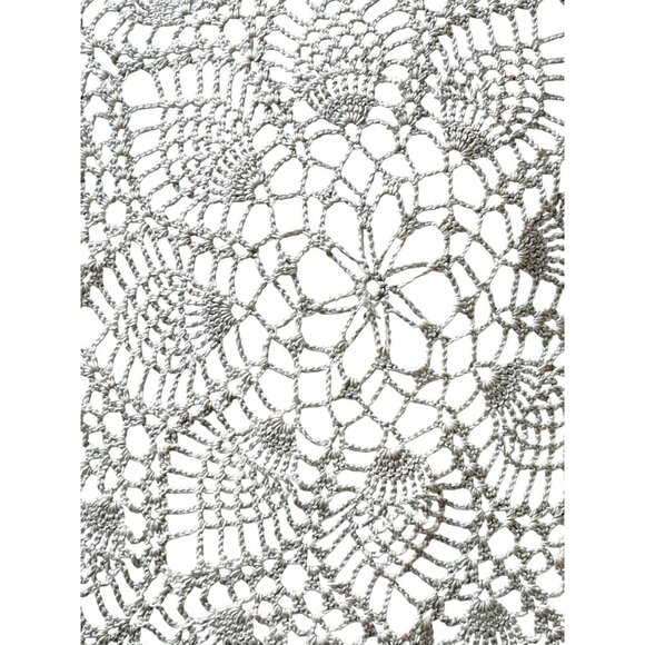 Hand Crocheted Doily Centerpiece 23" Diameter Ruffled Edge White Cotton Wedding - Picture 10 of 10